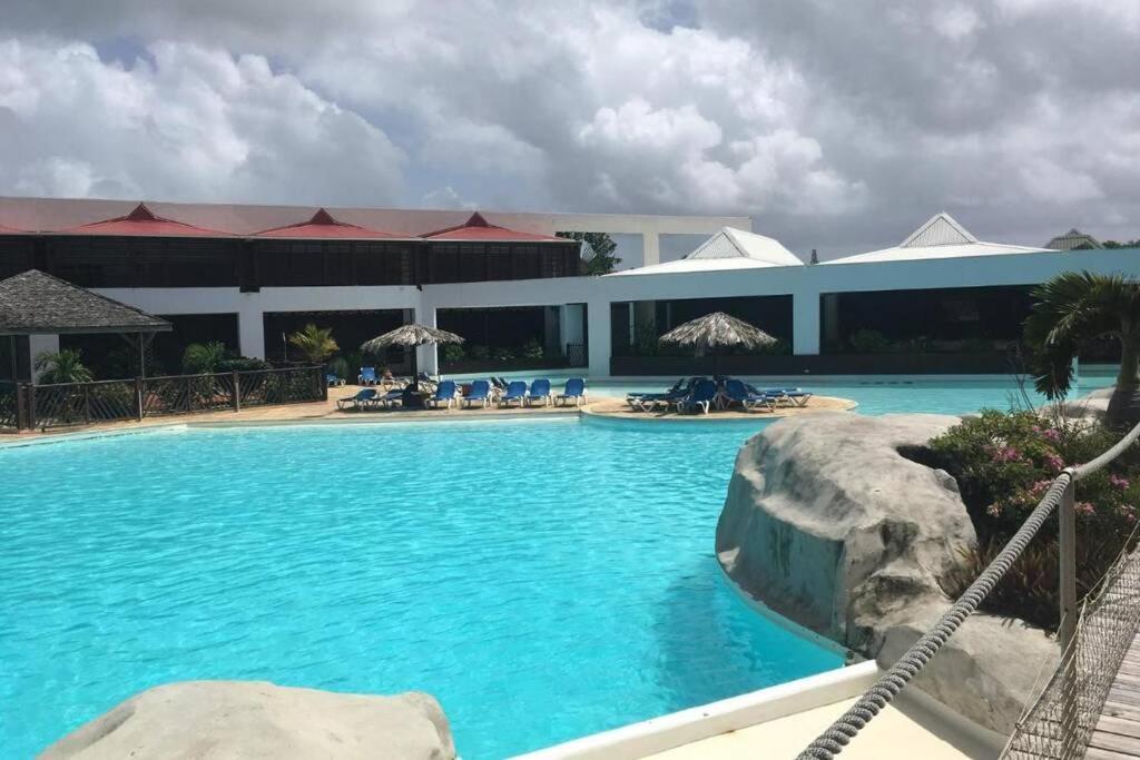 Superbe Studio Superieur Neuf Avec Balcon Saint-Francois (Grande-Terre) Luaran gambar