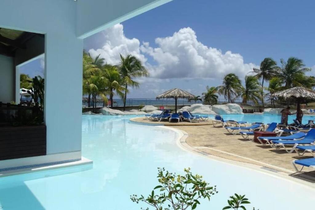 Superbe Studio Superieur Neuf Avec Balcon Saint-Francois (Grande-Terre) Luaran gambar