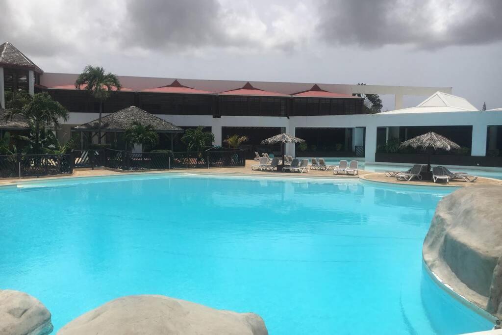 Superbe Studio Superieur Neuf Avec Balcon Saint-Francois (Grande-Terre) Luaran gambar